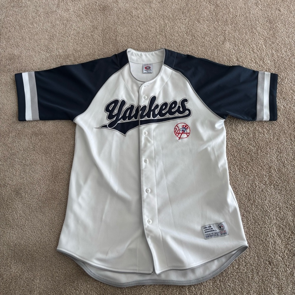 New York Yankees Baseball Jersey (Men’s Large)